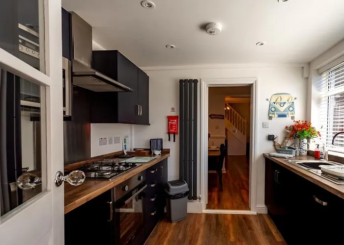 Wavecrest Cottage - Characterful 3 Bedroom Holiday Cottage